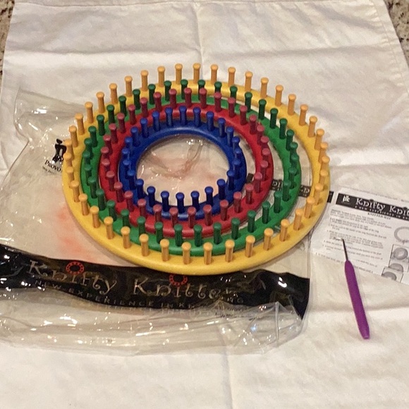 Knifty Knitter Loom Set of 4 - Picture 1 of 1
